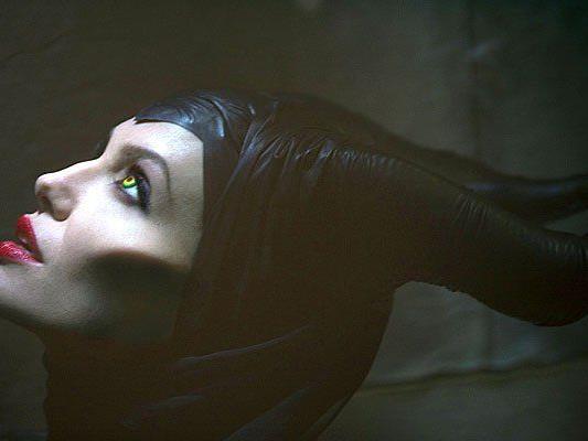Disney legt den Fokus auf "Maleficent" selbst und zeigt, wie sie zu einer der gefürchtetsten Schurkinnen geworden ist. Disney legt den Fokus auf "Maleficent" selbst und zeigt, wie sie zu einer der gefürchtetsten Schurkinnen geworden ist.