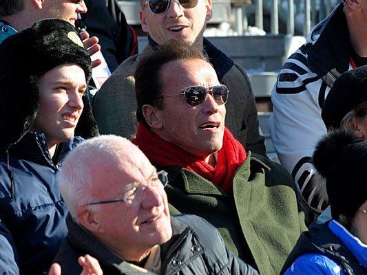 Arnold Schwarzenegger war letztes Jahr mit seinem Sohn beim Hahnenkammrennen. Arnold Schwarzenegger war letztes Jahr mit seinem Sohn beim Hahnenkammrennen.