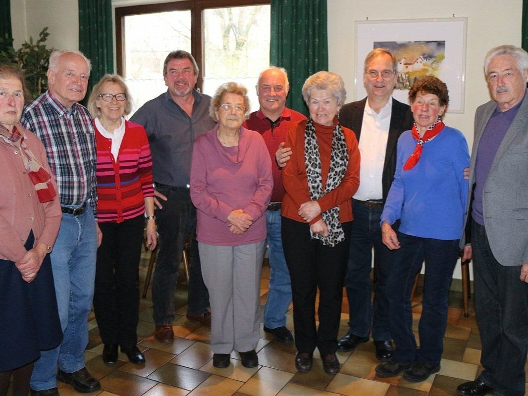 Einige Mitglieder, die bereits 15 Jahre beim Verein sind mit Bgm. Eugen Gabriel Bezirksobmann Josef Oswald, Obmann Rudi Rinderer und Vize-Obmann Luis Neyer. Einige Mitglieder, die bereits 15 Jahre beim Verein sind mit Bgm. Eugen Gabriel Bezirksobmann Josef Oswald, Obmann Rudi Rinderer und Vize-Obmann Luis Neyer.
