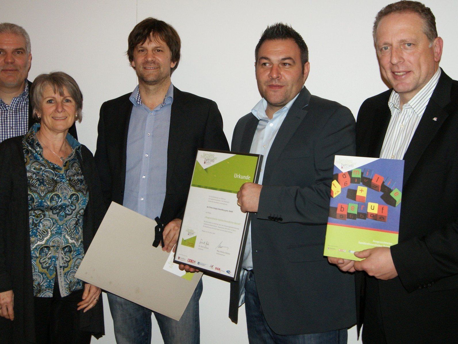 Bild v.l.n.r.: Thomas Müller (Land Vorarlberg), Elisabeth Fischer (Marktgemeinde Wolfurt), Stefan Koch und Robert Baljak (Integra), Hubert Hämmerle (AK). Bild v.l.n.r.: Thomas Müller (Land Vorarlberg), Elisabeth Fischer (Marktgemeinde Wolfurt), Stefan Koch und Robert Baljak (Integra), Hubert Hämmerle (AK).