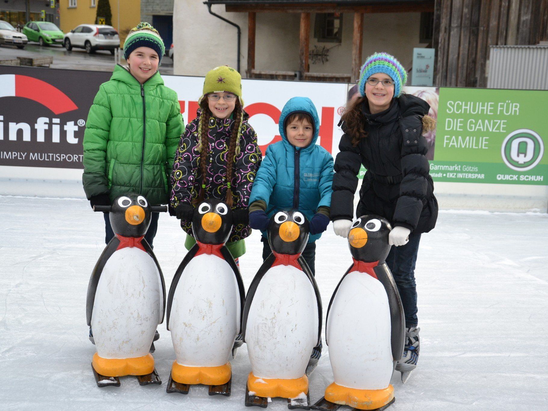 Für die Kinder ein wahrer "Wintertraum" - der Eislaufplatz mitten in Götzis Für die Kinder ein wahrer "Wintertraum" - der Eislaufplatz mitten in Götzis