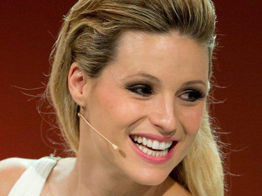 Michelle Hunziker nimmt sich Babypause und will heiraten. Michelle Hunziker nimmt sich Babypause und will heiraten.