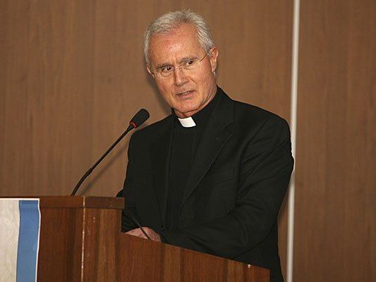 Vatikan-Prälat Nunzio Scarano ist erneut mit der italienischen Justiz in Konflikt geraten. Vatikan-Prälat Nunzio Scarano ist erneut mit der italienischen Justiz in Konflikt geraten.