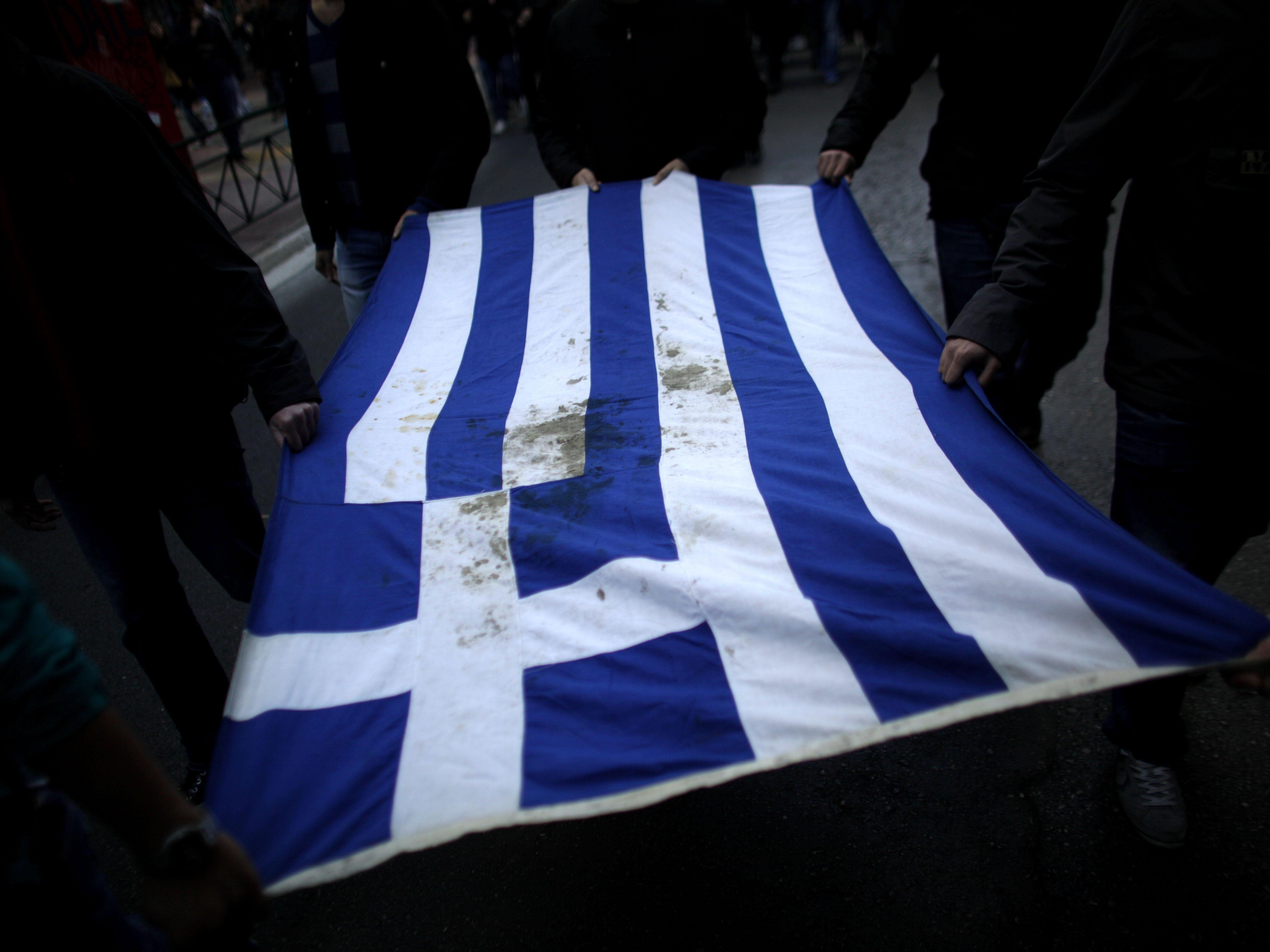 Ein griechischer Terrorist ist während seines Hafturlaubs verschwunden.