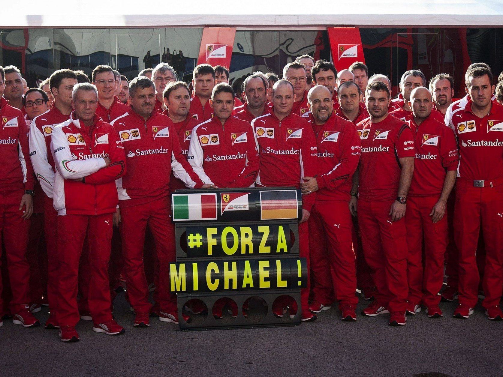 Ferrari-Team in Gedanken bei Michael Schumacher. Ferrari-Team in Gedanken bei Michael Schumacher.