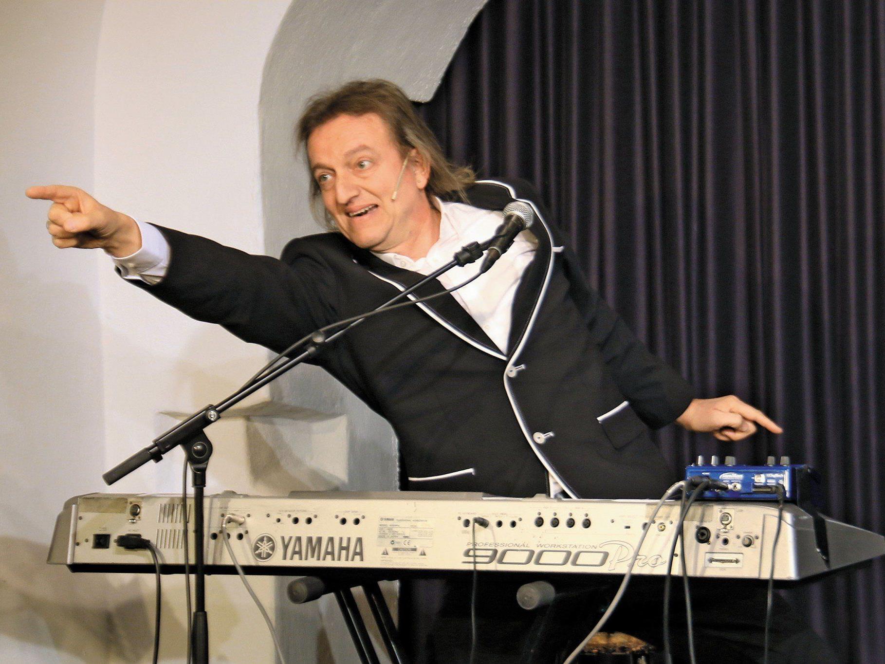 Musik-Comedian Markus Linder in Aktion.