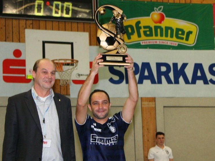 Reinaldo Ribeiro war der beste Spieler des Turnieres und führte Andelsbuch zum ersten Masterssieg. Reinaldo Ribeiro war der beste Spieler des Turnieres und führte Andelsbuch zum ersten Masterssieg.