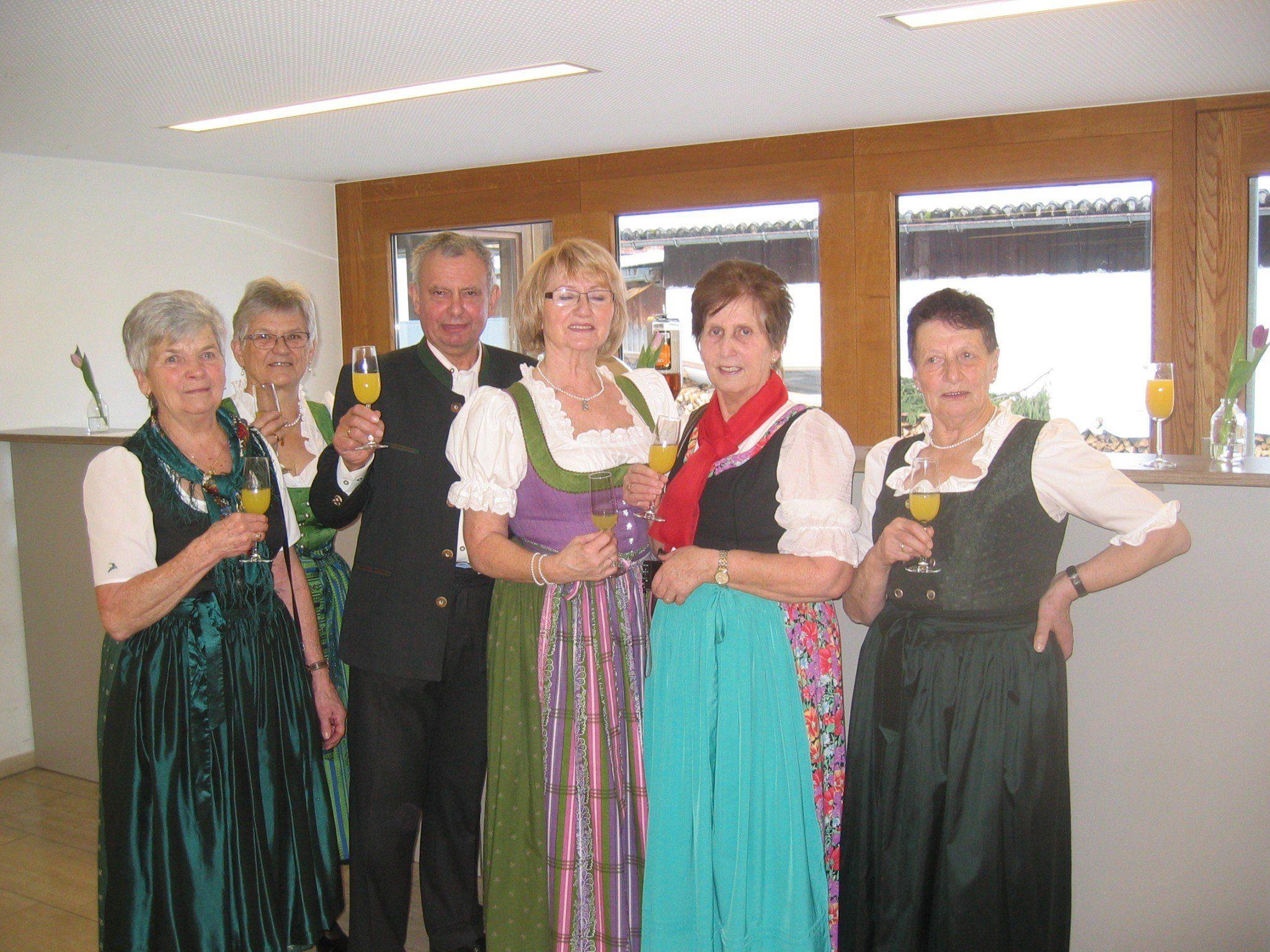 Der Ausschuss des Seniorenbund Schoppernau durfte sich über einen vollbesetzten Franz-Michael-Felder Saal und viele gutgelaunte Gäste freuen