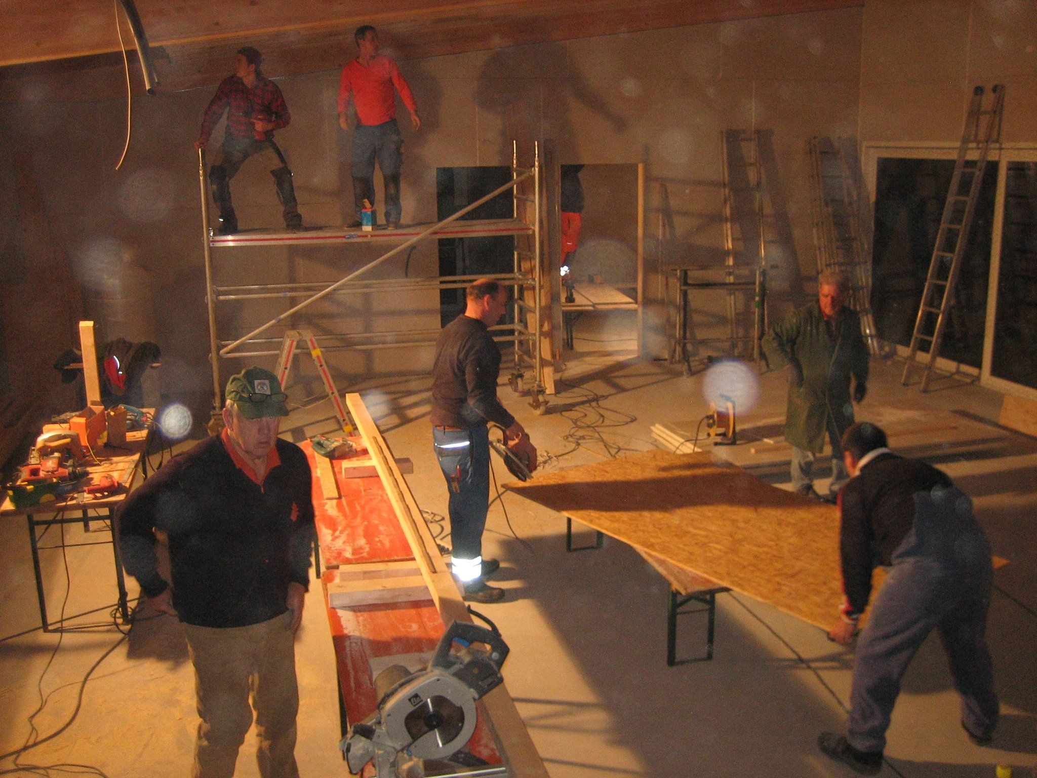 Viele freiwillige Helfer vom SK Meiningen sind rund um die Uhr im Einsatz. Viele freiwillige Helfer vom SK Meiningen sind rund um die Uhr im Einsatz.