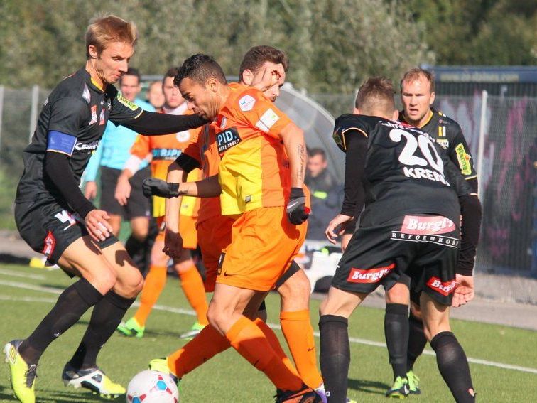SCRA-Kapitän Philipp Netzer spielt mit seiner Mannschaft gegen Brühl St. Gallen. SCRA-Kapitän Philipp Netzer spielt mit seiner Mannschaft gegen Brühl St. Gallen.