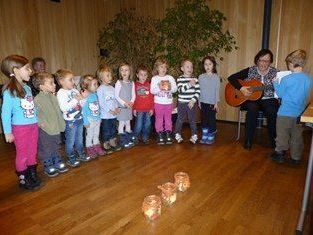 Die Kindergartengruppe bereitete den Pensionisten viel Freude Die Kindergartengruppe bereitete den Pensionisten viel Freude