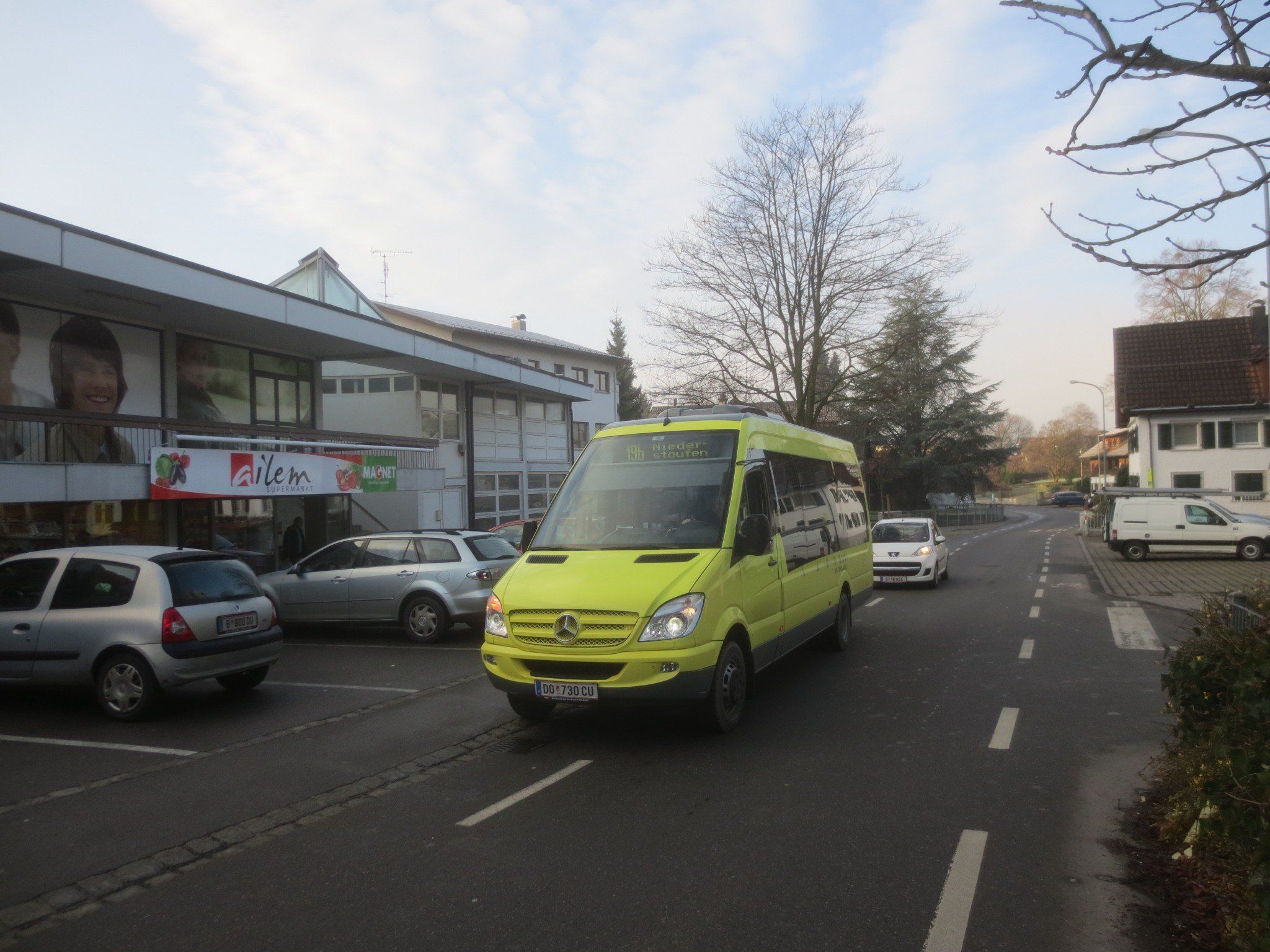 Mit der neuen Linie 19b von der Haltestelle „Bahnhofstraße“ nach Hörbranz, Hohenweiler und Niederstaufen oder zum Bahnhof Lochau-Hörbranz. Mit der neuen Linie 19b von der Haltestelle „Bahnhofstraße“ nach Hörbranz, Hohenweiler und Niederstaufen oder zum Bahnhof Lochau-Hörbranz.