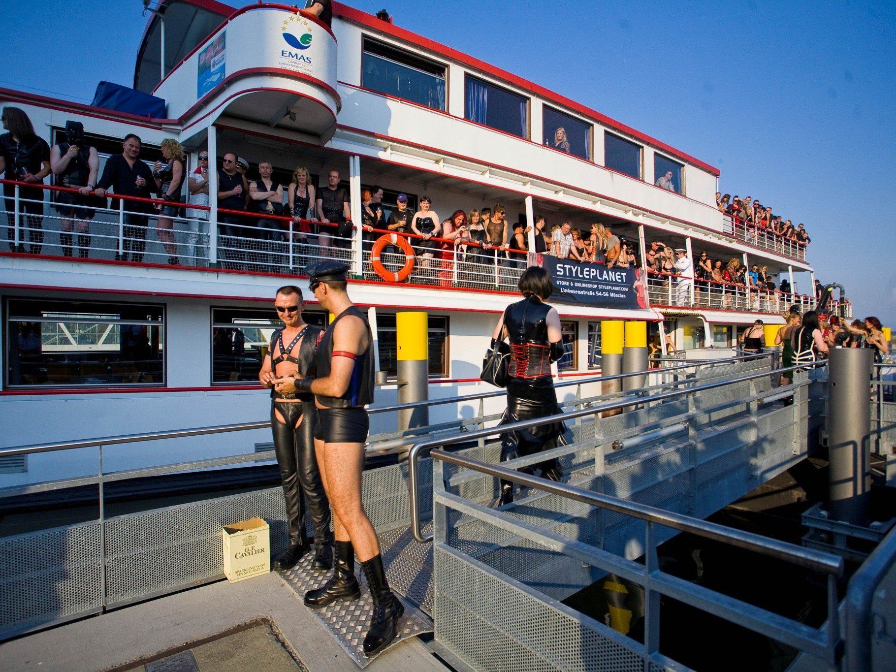 Torture-Ship auf dem Bodensee: In Friedrichshafen beginnt die wilde Fahrt. Torture-Ship auf dem Bodensee: In Friedrichshafen beginnt die wilde Fahrt.