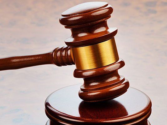 Die Angehörigen von den 36 Verschleppen erhalten Schmerzensgeld von insgesamt mehr als 1,9 Millionen Euro. Die Angehörigen von den 36 Verschleppen erhalten Schmerzensgeld von insgesamt mehr als 1,9 Millionen Euro.