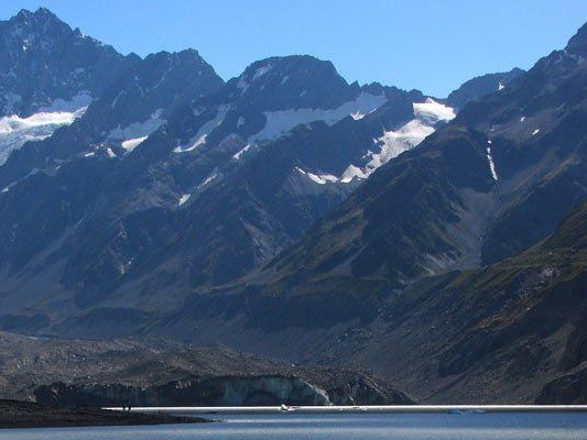 Der Mount Cook in Neuseeland ist kleiner als gedacht. Der Mount Cook in Neuseeland ist kleiner als gedacht.