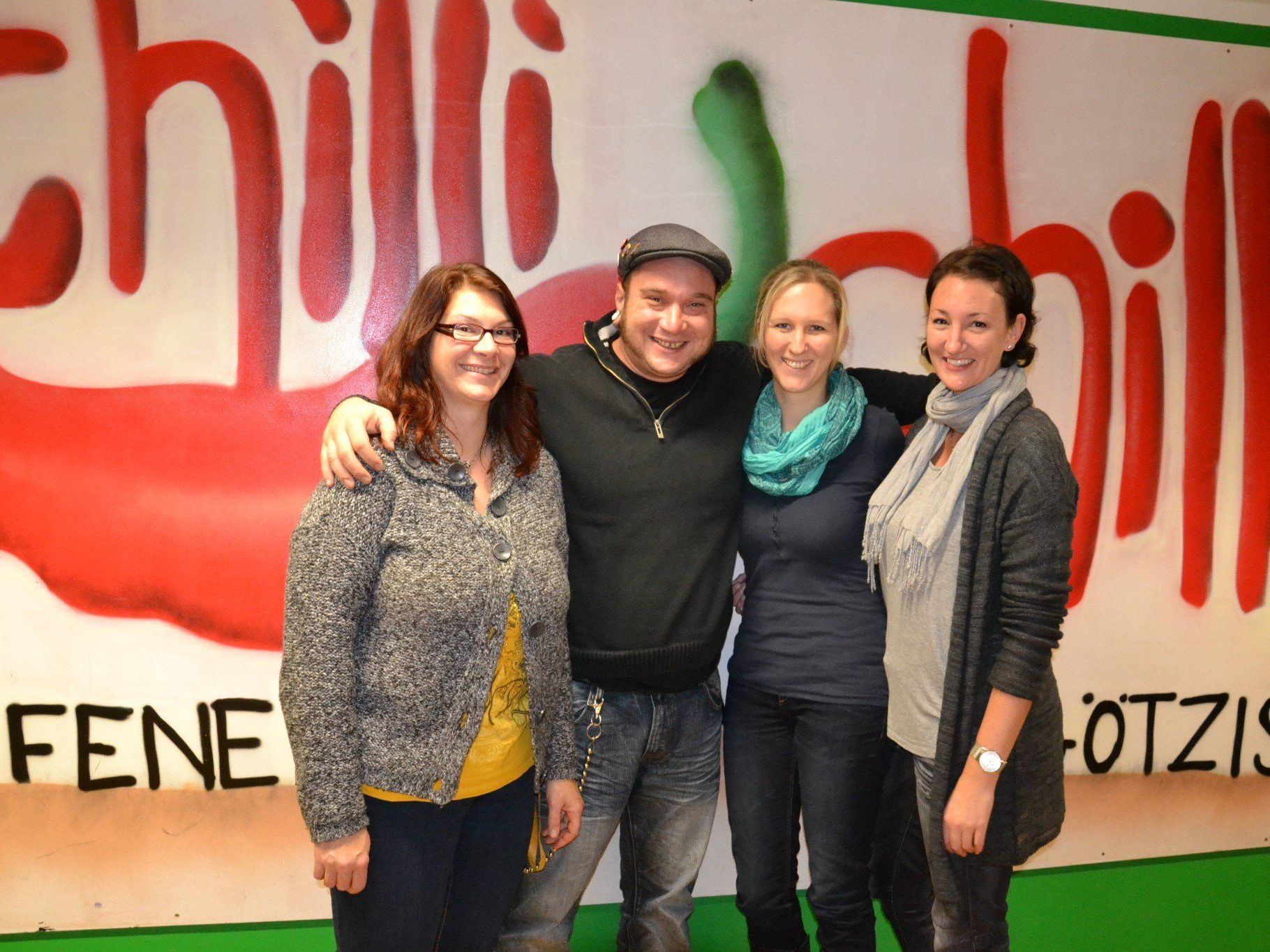 Markus Schwarzl (2. von links) organisiert zusammen mit dem Team der OJA Götzis ein Jugend-Nachtfußballturnier für Jugendliche amKumma Markus Schwarzl (2. von links) organisiert zusammen mit dem Team der OJA Götzis ein Jugend-Nachtfußballturnier für Jugendliche amKumma