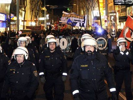 Der Polizeipräsident bezieht Stellung zum Vorgehen de rExekutive rund um den Akademikerball Der Polizeipräsident bezieht Stellung zum Vorgehen de rExekutive rund um den Akademikerball