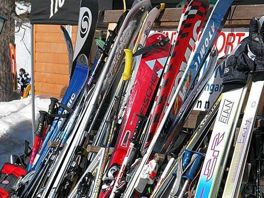 In Flachau stahl ein Deutscher mindestens 30 Paar Ski.
