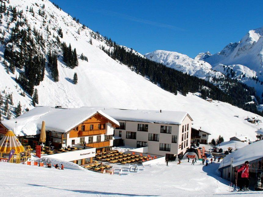 Mit ein Grund für die Top-Platzierung beim Hotelranking von Trivago: die Lage des Sporthotels Steffisalp direkt im Skigebiet.