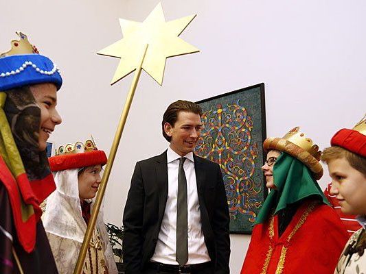 Außenminister Sebastian Kurz empfängt am Freitag, 3. Jänner 2014, die Heiligen Drei Könige in seinem Büro in Wien Außenminister Sebastian Kurz empfängt am Freitag, 3. Jänner 2014, die Heiligen Drei Könige in seinem Büro in Wien