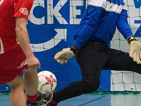 Gruppe 2 spielt am Freiag um die Aufstiegsplätze 3 und 4 im Hallenmasters. Gruppe 2 spielt am Freiag um die Aufstiegsplätze 3 und 4 im Hallenmasters.