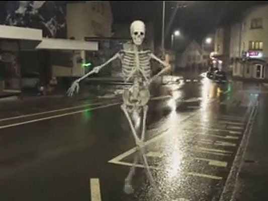 Ein Video auf Facebook zeigt Reaktionen zur neuen Sperrstundenregelung in Bludenz. Ein Video auf Facebook zeigt Reaktionen zur neuen Sperrstundenregelung in Bludenz.