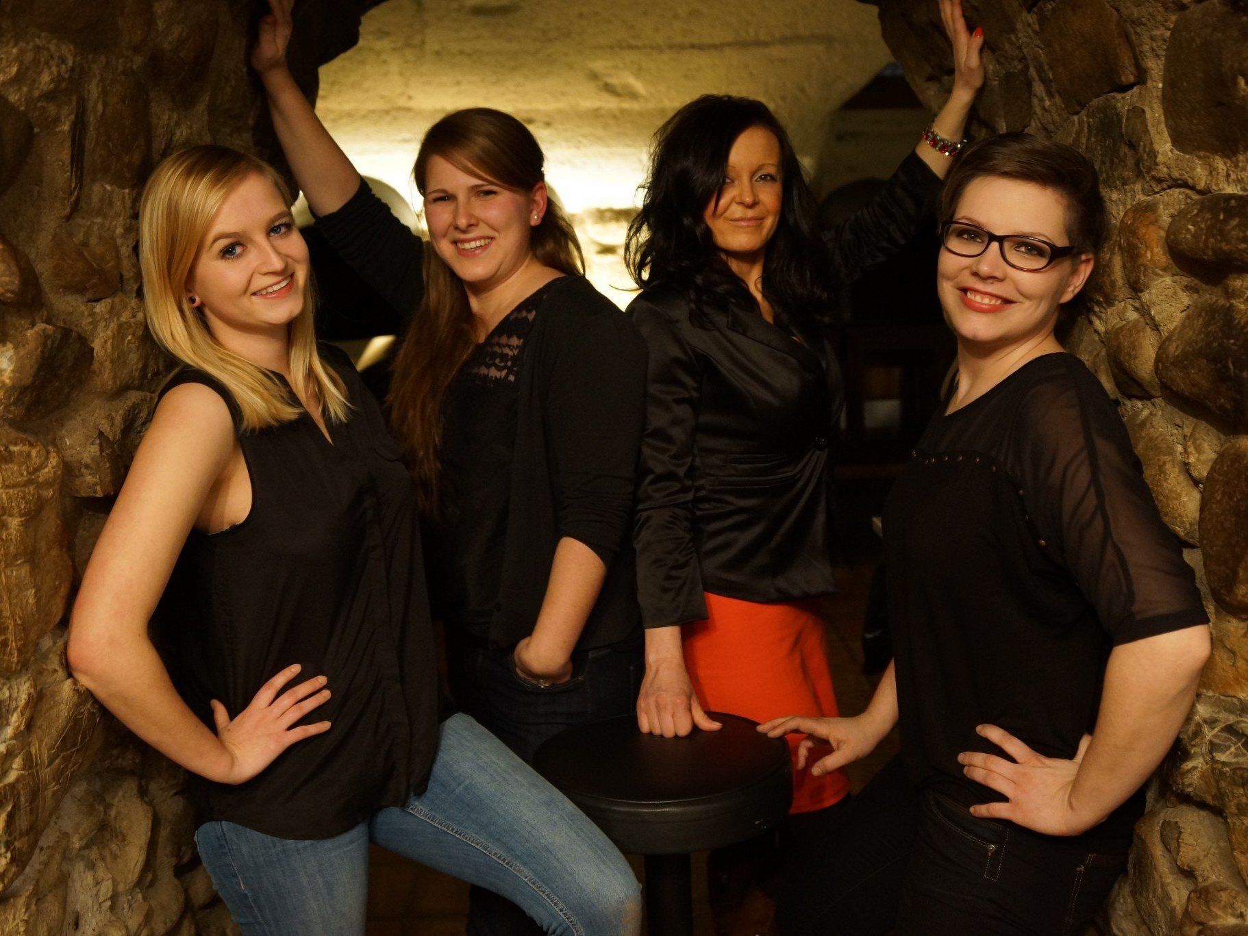 Das neue Schlössleteam: v.l. Fabienne, Stephanie, Monika und Pächterin Jacqueline Unterweger Das neue Schlössleteam: v.l. Fabienne, Stephanie, Monika und Pächterin Jacqueline Unterweger
