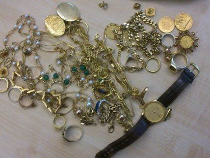 Der Schaden liegt im fünfstelligen Eurobereich. Der Schaden liegt im fünfstelligen Eurobereich.