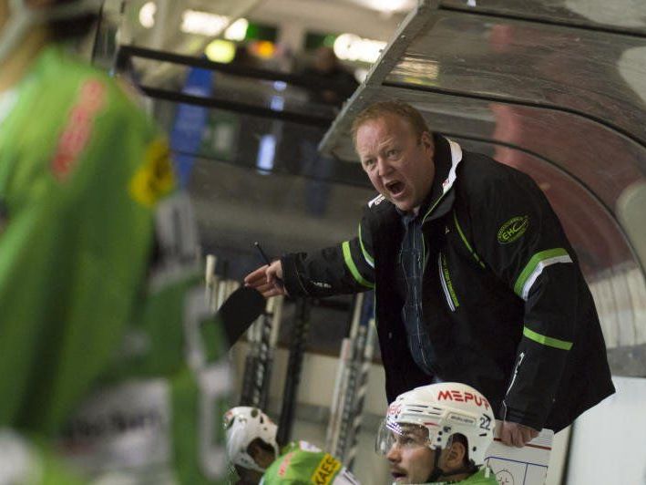 Meistertrainer Henrik Alfredsson trifft mit dem Bregenzerwald auf Kaltern. Meistertrainer Henrik Alfredsson trifft mit dem Bregenzerwald auf Kaltern.