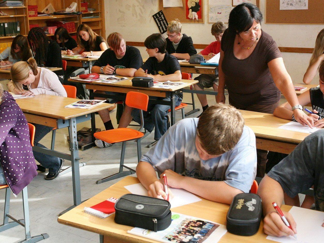 Was die Gesamtschule betrifft, zieht sich ein Graben durch die österreichische Parteilandschaft. Was die Gesamtschule betrifft, zieht sich ein Graben durch die österreichische Parteilandschaft.
