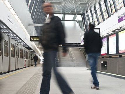 In Wien werden die Hosen in den U-Bahnen noch angelassen. In Wien werden die Hosen in den U-Bahnen noch angelassen.