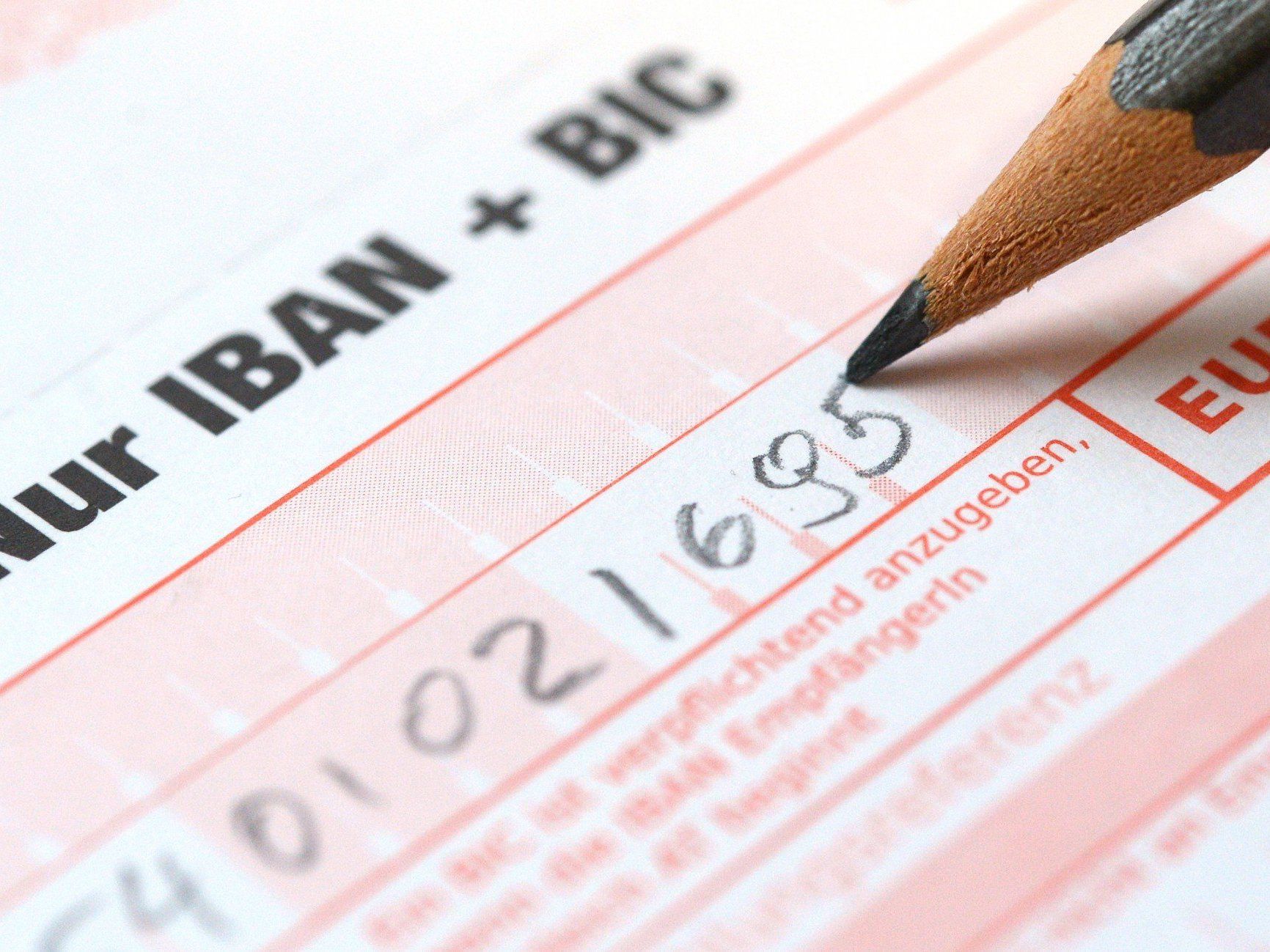 Banken-Appell an Kunden: IBAN und BIC ab sofort verwenden. Banken-Appell an Kunden: IBAN und BIC ab sofort verwenden.