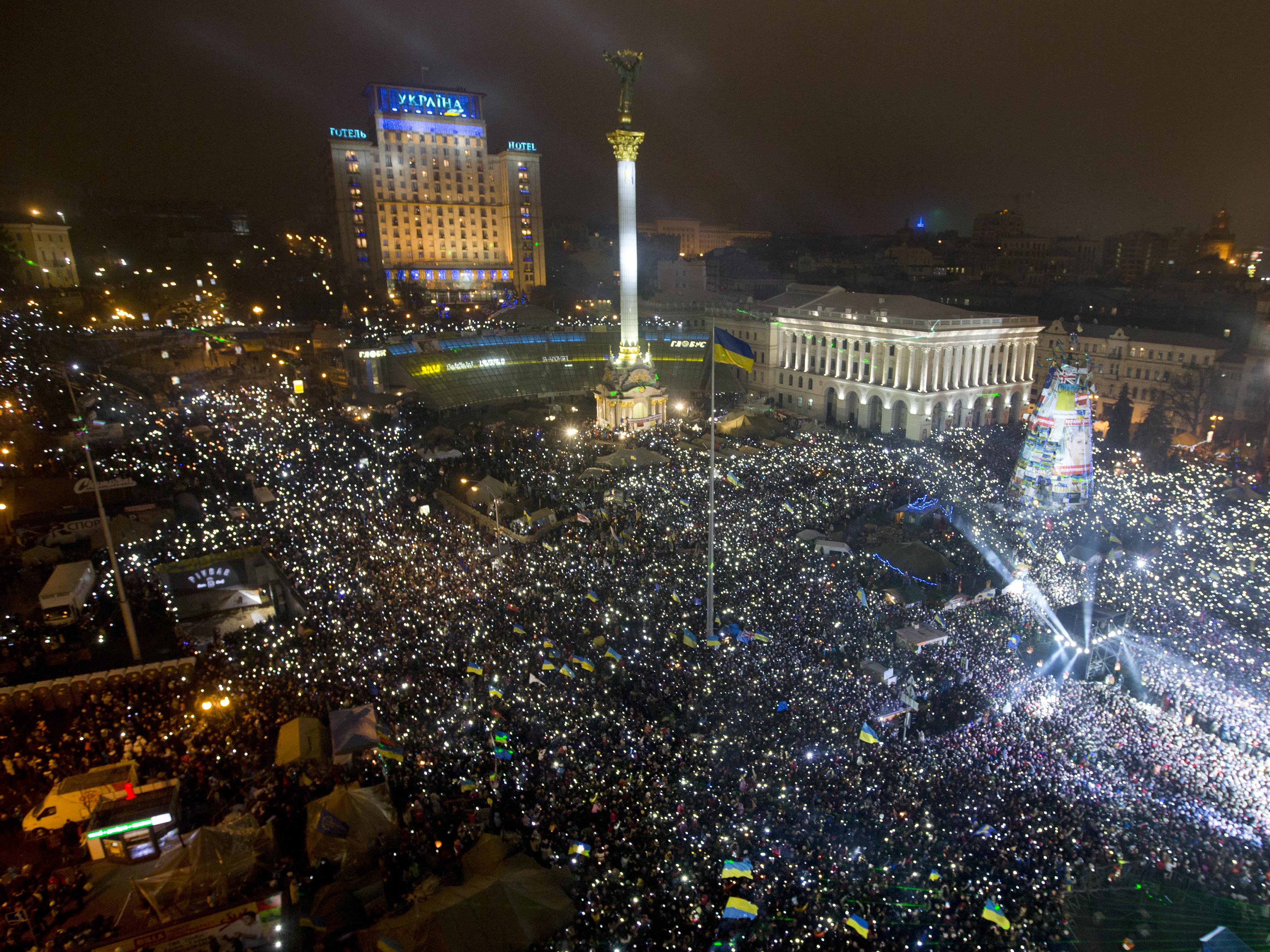 Silvester in Kiew: 200.000 Menschen sangen die ukrainische Hymne.