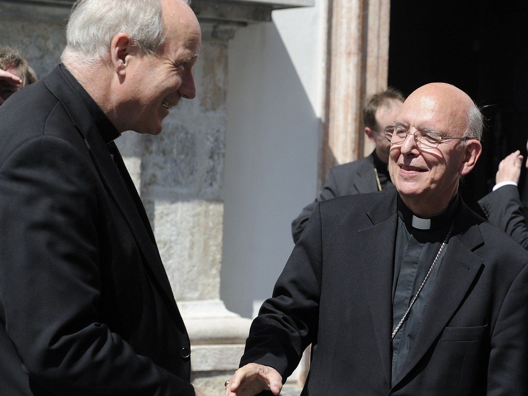 Bischof Küng mit Kardinal Schönborn (v.r.). Bischof Küng mit Kardinal Schönborn (v.r.).