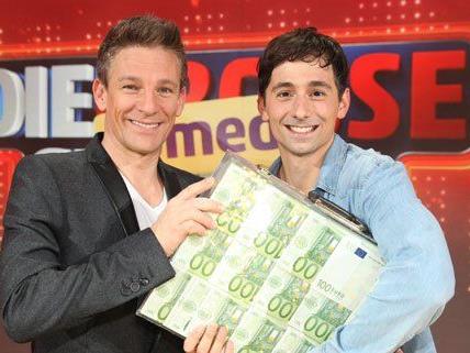 Andi Knoll gratuliert Olivier Sanrey zum Titel "Comedy Star" 2014. Andi Knoll gratuliert Olivier Sanrey zum Titel "Comedy Star" 2014.