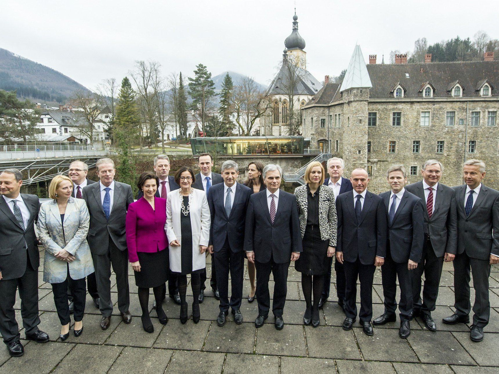 Regierungsklausur in Waidhofen an der Ybbs: das "Familienfoto" Regierungsklausur in Waidhofen an der Ybbs: das "Familienfoto"