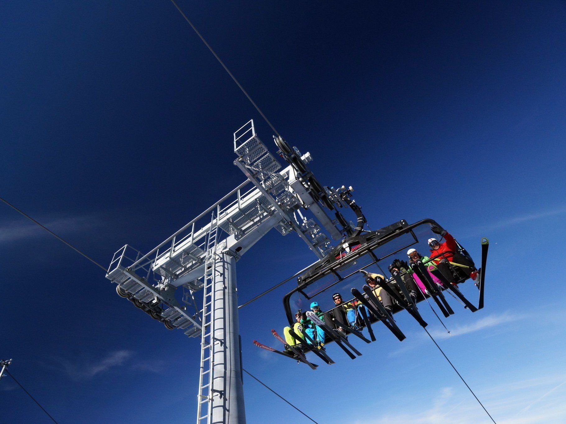 Der Dezember 2013 sorgt in den Tourismusregionen für gute Stimmung. Der Dezember 2013 sorgt in den Tourismusregionen für gute Stimmung.