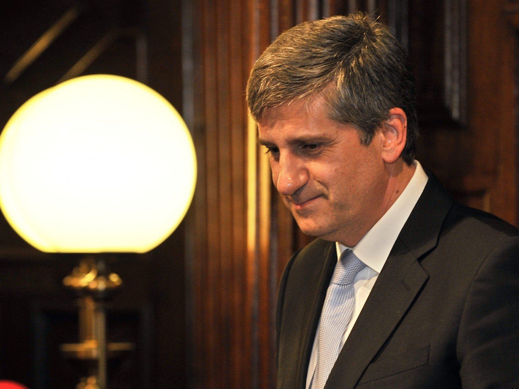 Ob nun angezählt oder nicht - Spindelegger hat es wohl mit einer internen Obmann-Diskussion zu tun. Ob nun angezählt oder nicht - Spindelegger hat es wohl mit einer internen Obmann-Diskussion zu tun.