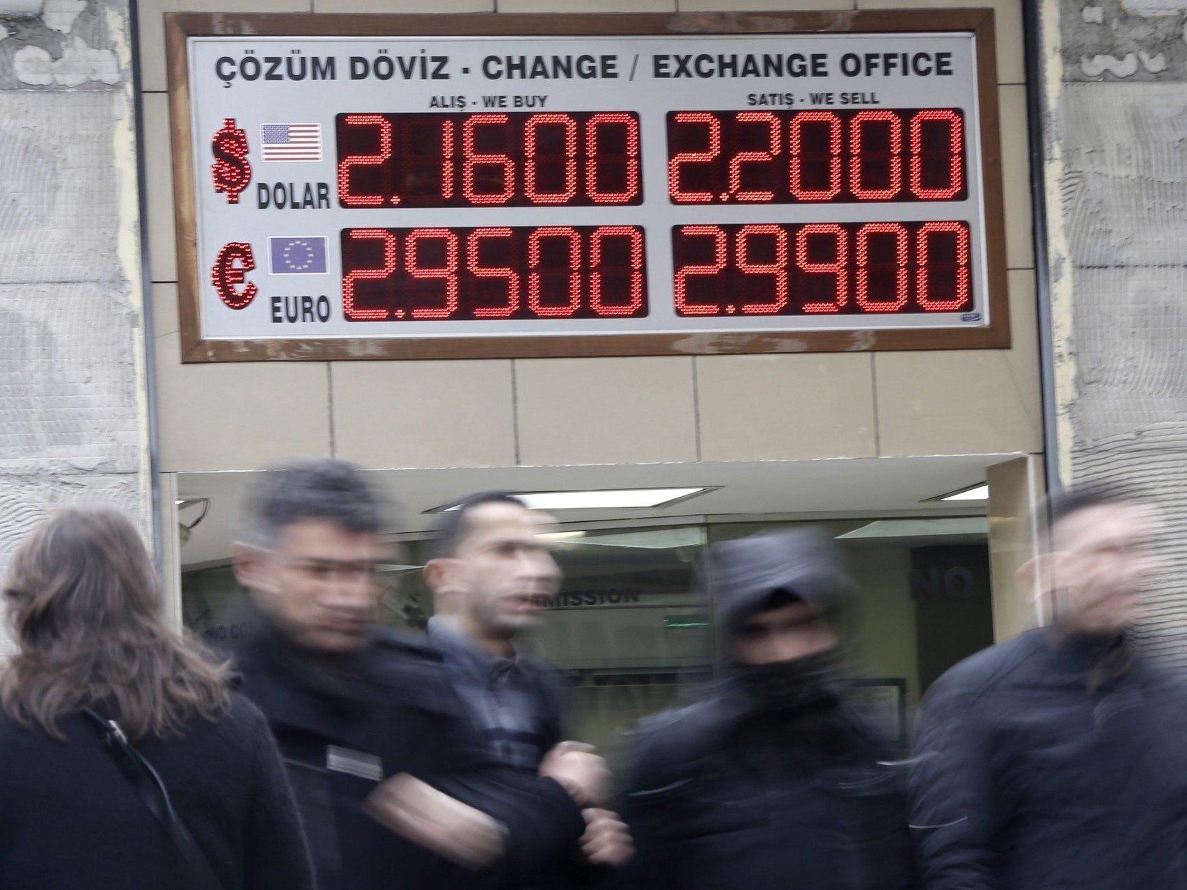 Sondersitzung für morgen einberufen - Bankökonom rechnet mit "aggressivem" Zinsschritt. Sondersitzung für morgen einberufen - Bankökonom rechnet mit "aggressivem" Zinsschritt.