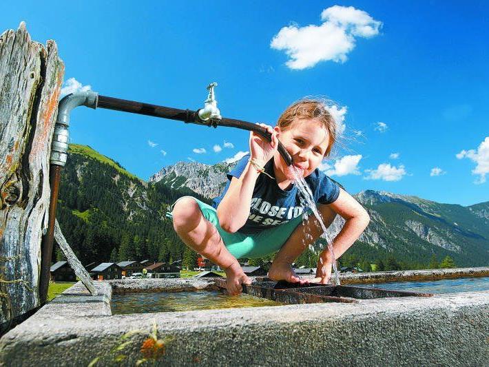 Die Vorarlberger verbrauchen täglich rund 50 Millionen Liter Trinkwasser. Das Wasser ist teils ohne Aufbereitung genießbar.