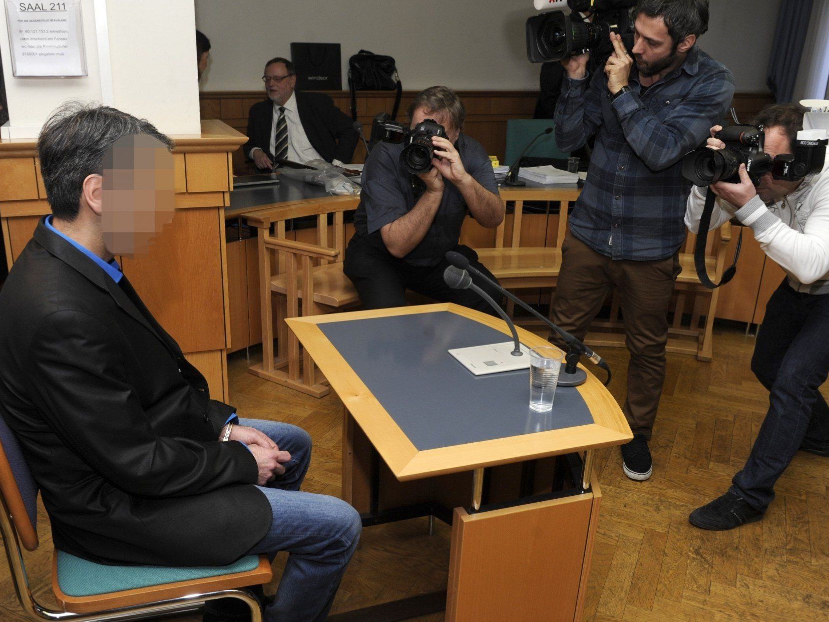 Am Freitagabend wurde der 44-Jährige, der auf seinen Ex-Chef schoss, zu 3,5 Jahren Haft verurteilt. Am Freitagabend wurde der 44-Jährige, der auf seinen Ex-Chef schoss, zu 3,5 Jahren Haft verurteilt.