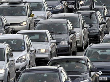 Am Montagmorgen gab es auf Niederösterreichs Autobahnen Staus und Verzögerungen. Am Montagmorgen gab es auf Niederösterreichs Autobahnen Staus und Verzögerungen.