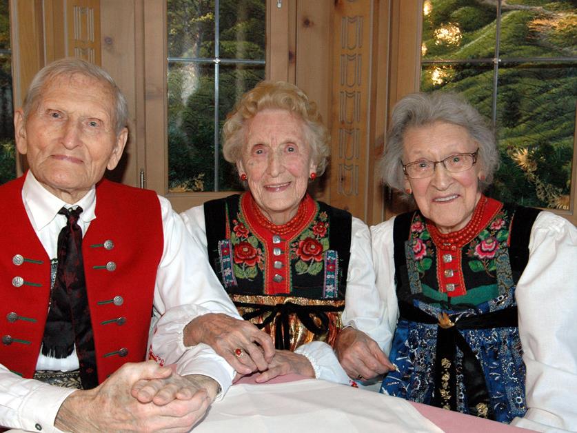 Bruder Friedrich  Mathies (95),  Agathe Schuster (100), Schwester Berta Felder (91).