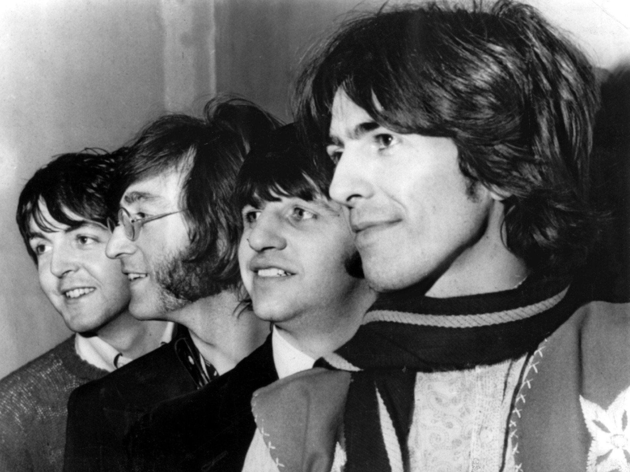 Die Musiker signierten das Stück Bühnenwand vor 50 Jahren. Die Musiker signierten das Stück Bühnenwand vor 50 Jahren.