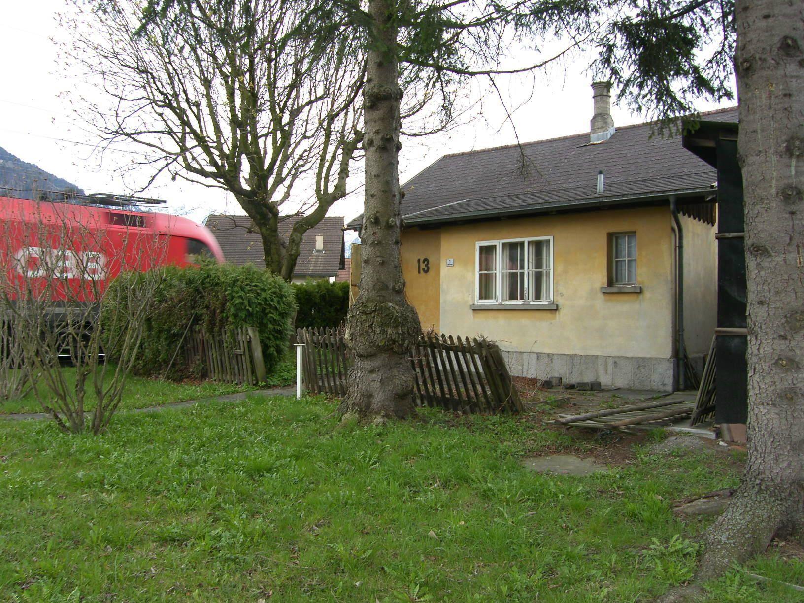 Das um 1871 errichtete Bahnwächterhäusen 13 nahe dem Bahnhof Schaan-Vaduz