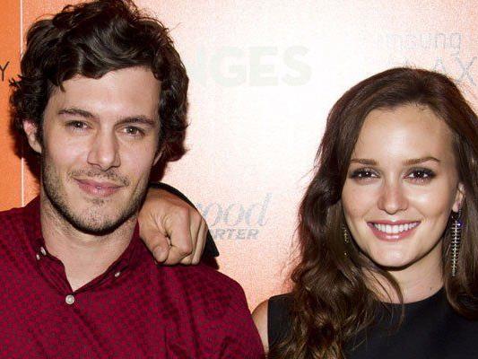 "Ja, ich bin verheiratet" - Adam Brody bestätigt die Hochzeit mit Leighton Meester.