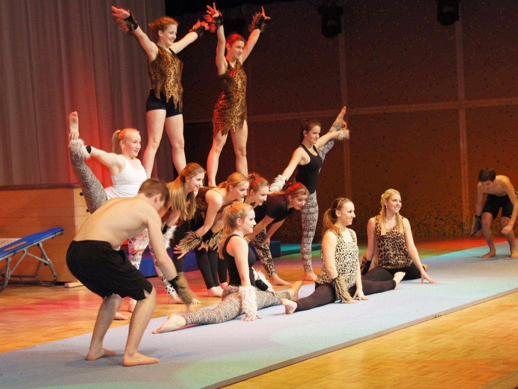 Akrobatik beim Maturaball: Für das Sportgymnasium ist das bereits Tradition.