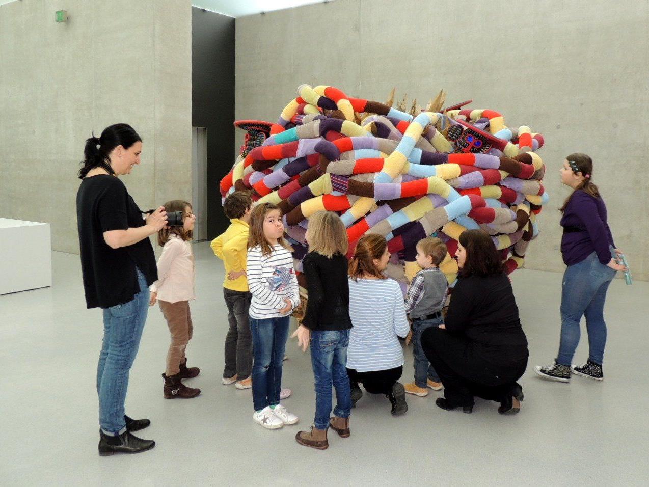 Riesenanakonda aus 400 Handtüchern beeindruckte die Kids