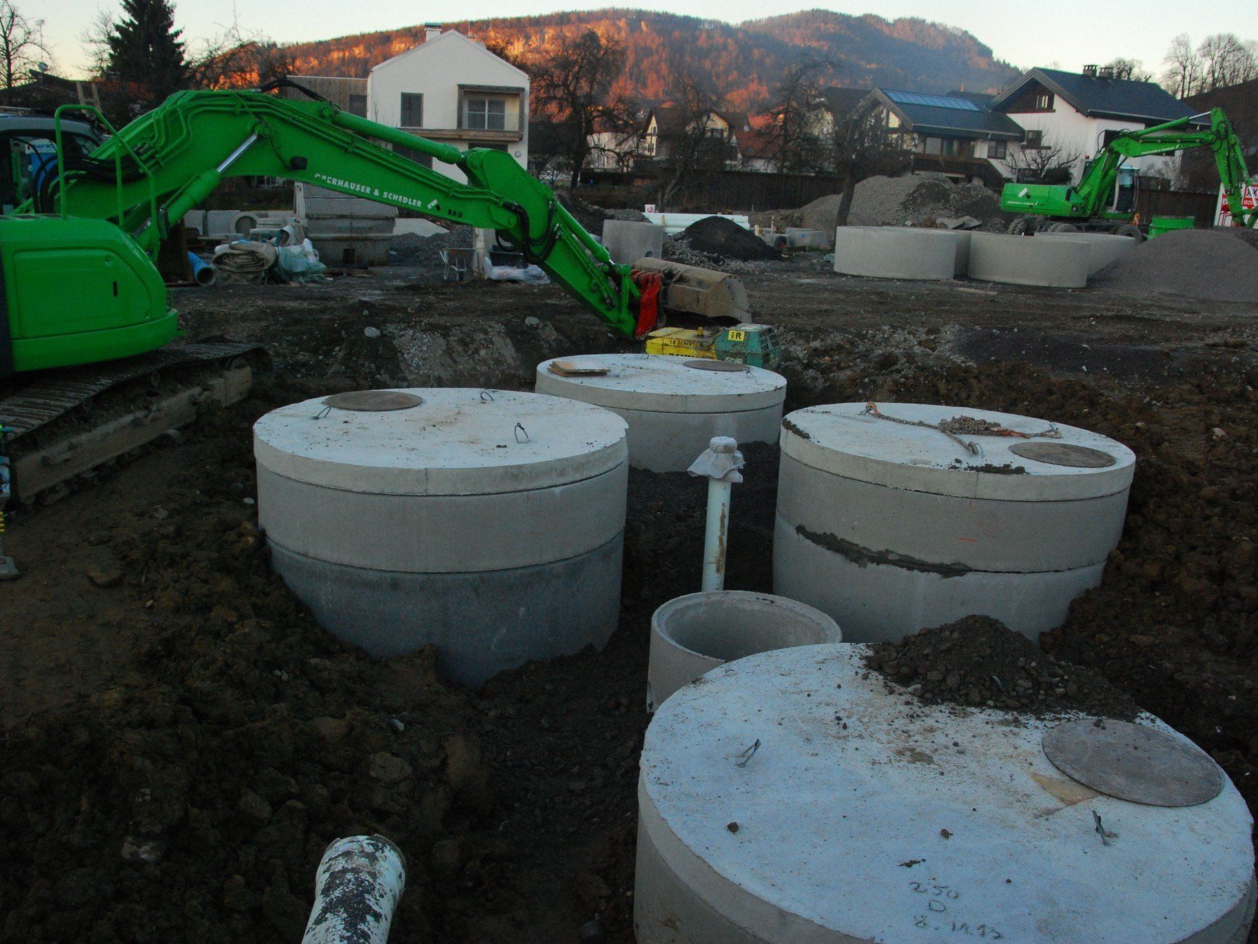 Hochwasserschutz und Straßengestaltung machen halbseitige Sperre der Wälderstraße notwendig. Hochwasserschutz und Straßengestaltung machen halbseitige Sperre der Wälderstraße notwendig.