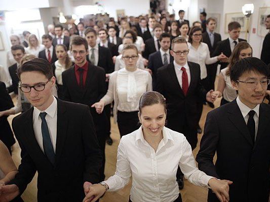 Debütanten proben am Sonntag für die Eröffnungszeremonie zum Wiener Opernball Debütanten proben am Sonntag für die Eröffnungszeremonie zum Wiener Opernball